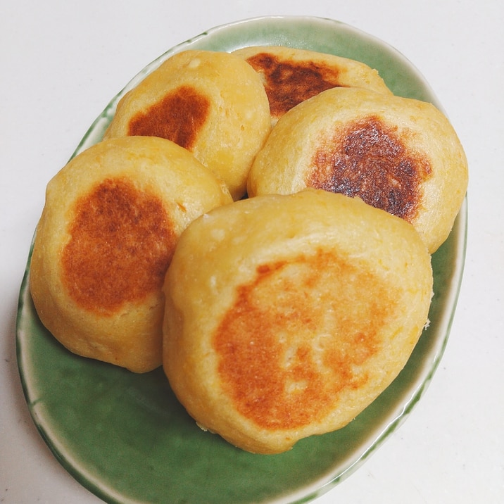 フライパンで焼く♪発酵なしのにんじん豆腐パン